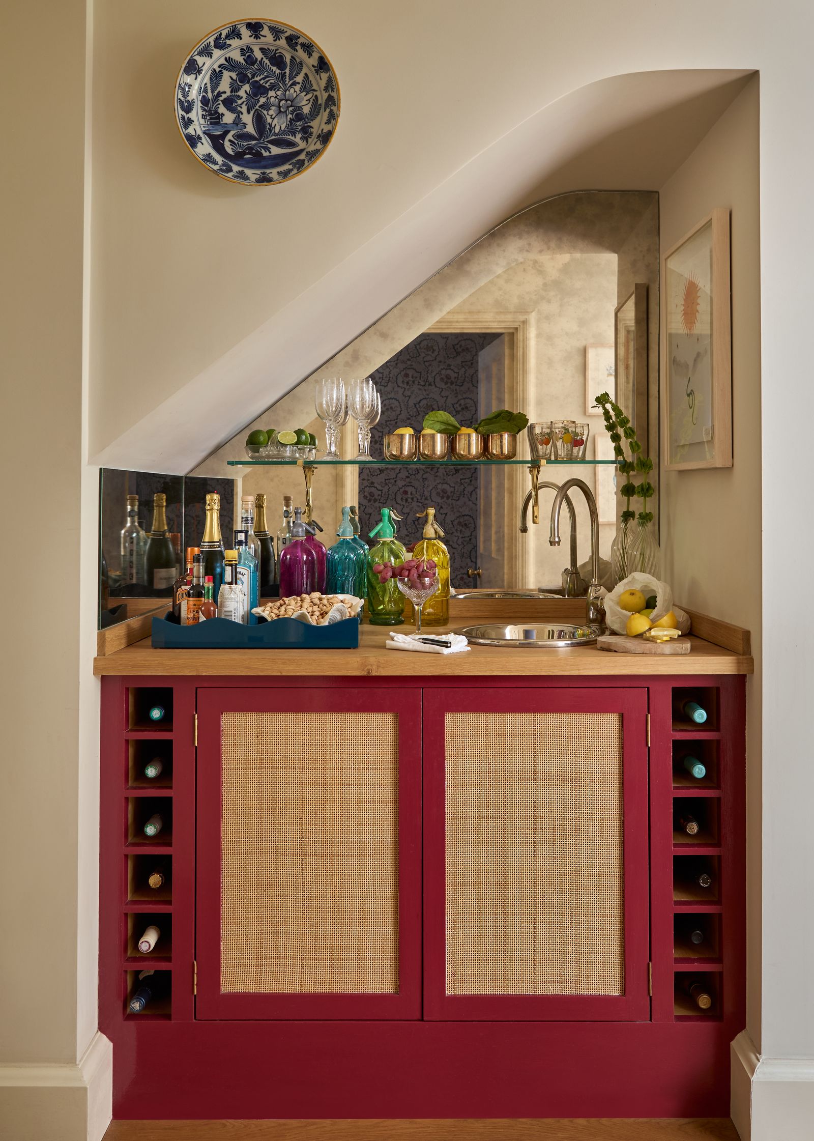 Hình ảnh có thể chứa trong nhà Thiết kế nội thất nội thất Nội thất Sideboard Tấm Nhà bếp Nghệ thuật và Vẽ tranh
